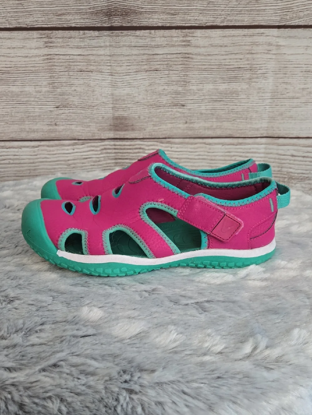 Keen Pink/Teal Water Shoes, Girls Size 5